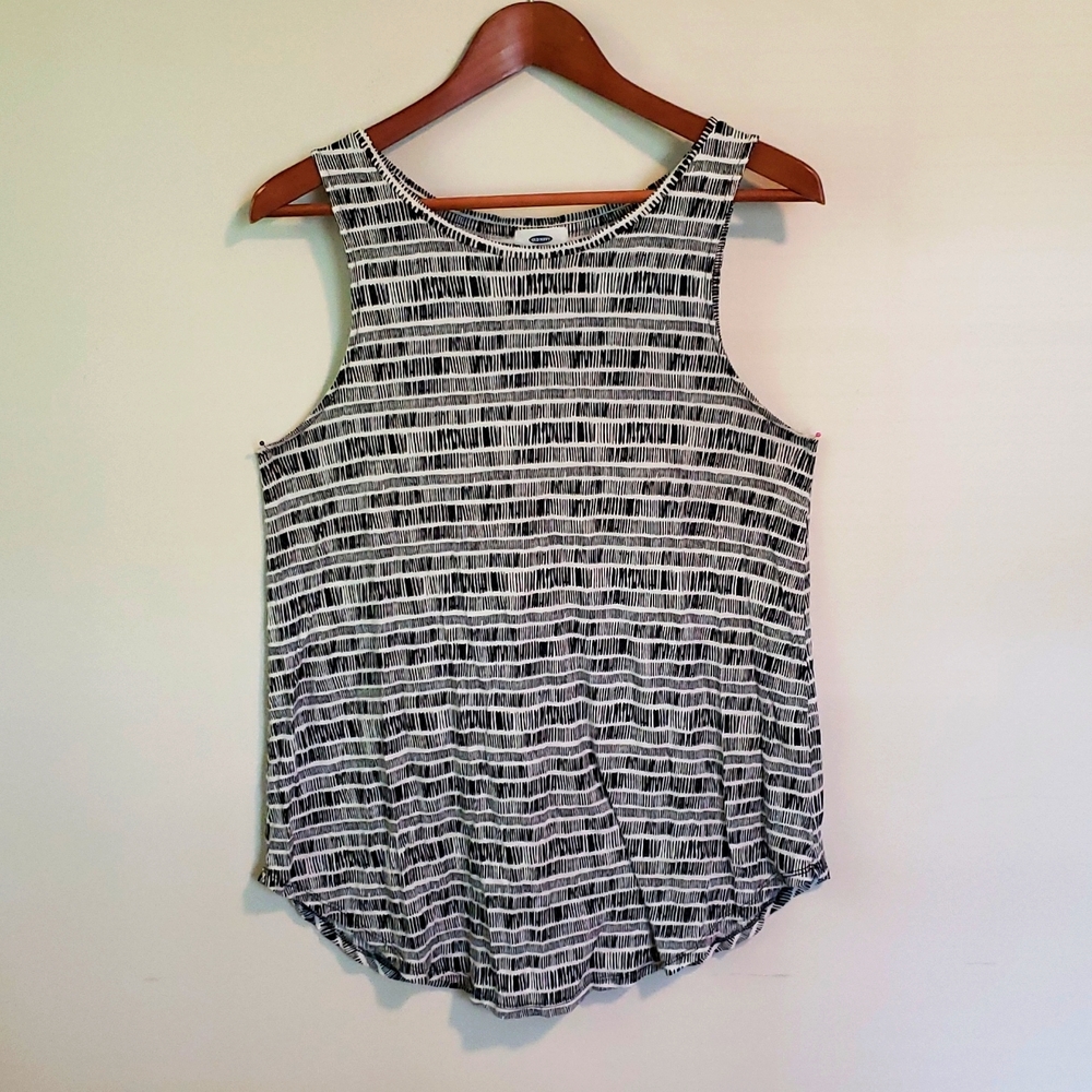 Old Navy Black White Abstract Static Striped Tank Top L